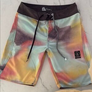Volcom swim trunks sz 27